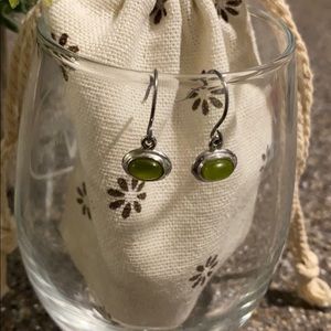 🌿Never worn silver accent w/green stone earrings